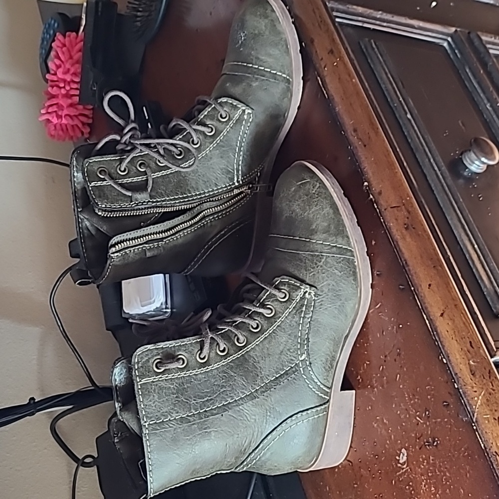 Ankle boots